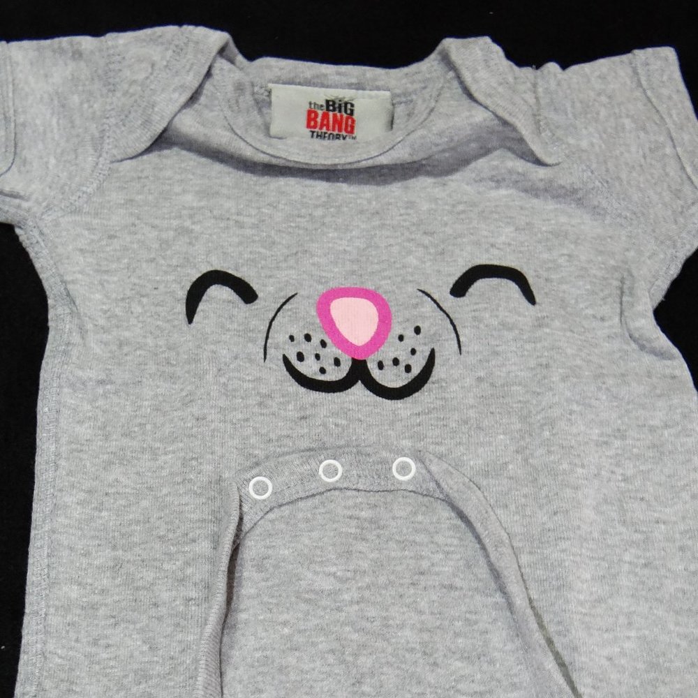 The Big Bang Theory - Soft Kitty Face one piece -